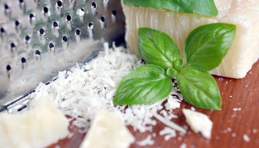 kaesereibe-parmenide Käsereibe Parmenide – Reibe mit Käsedose