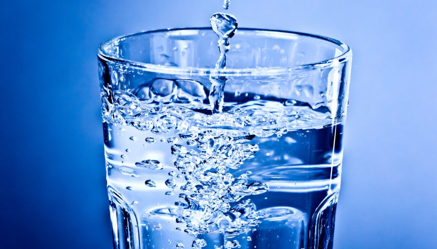 wasser-leitung-vs-flasche Wasser aus Flaschen – Besser als Wasser aus der Leitung?