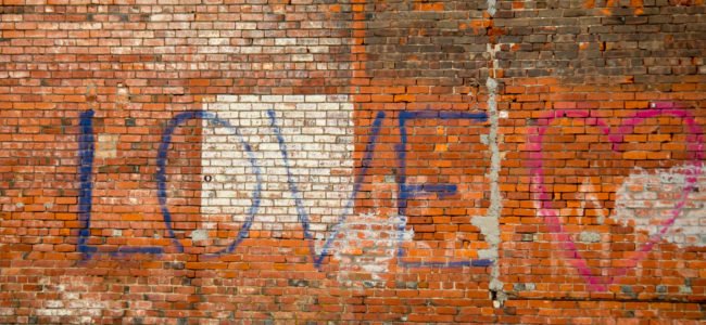 Graffiti entfernen: Tipps und Tricks zur Graffitientfernung