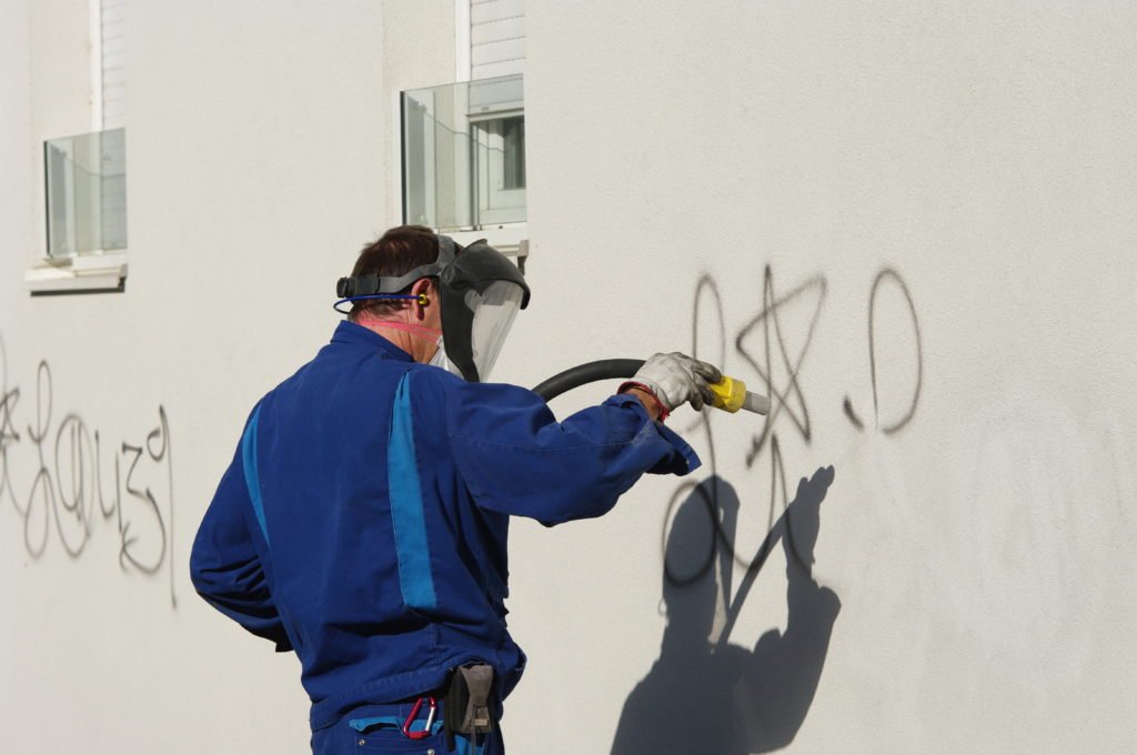 Graffiti entfernen: Tipps zur effektiven Graffitientfernung und Vorbeugung