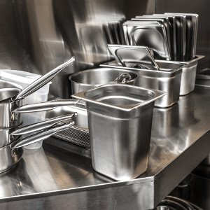 kuechenutensilien aus aluminium