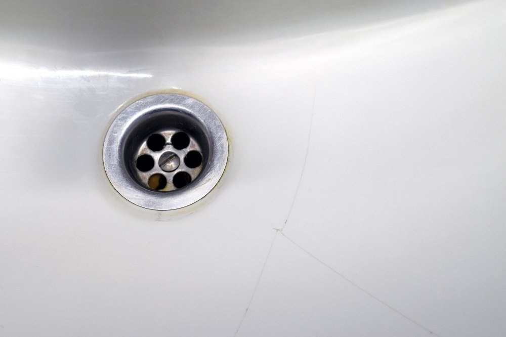 Waschbecken reparieren Risse und Sprünge einfach selbst ausbessern