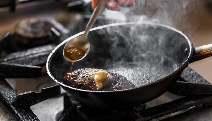 https://www.haushaltstipps.net/wp-content/uploads/braten-ohne-fettspritzer Besser Braten und Fettspritzer vermeiden? Mein Test mit Lachs, Steak und Gemüse!