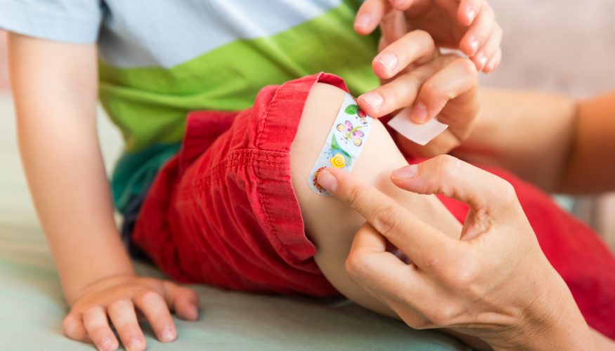 https://www.haushaltstipps.net/wp-content/uploads/bunte-kinderpflaster-selbst-herstellen Bunte Kinderpflaster selbst herstellen