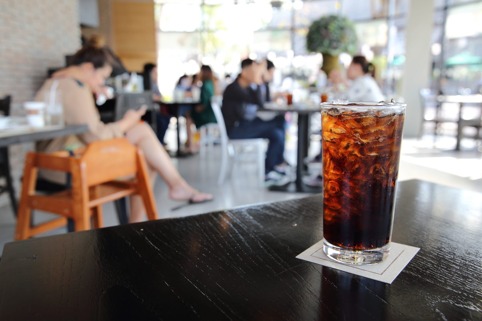 Cola enthält kaum mehr Zucker als Fruchtsaft