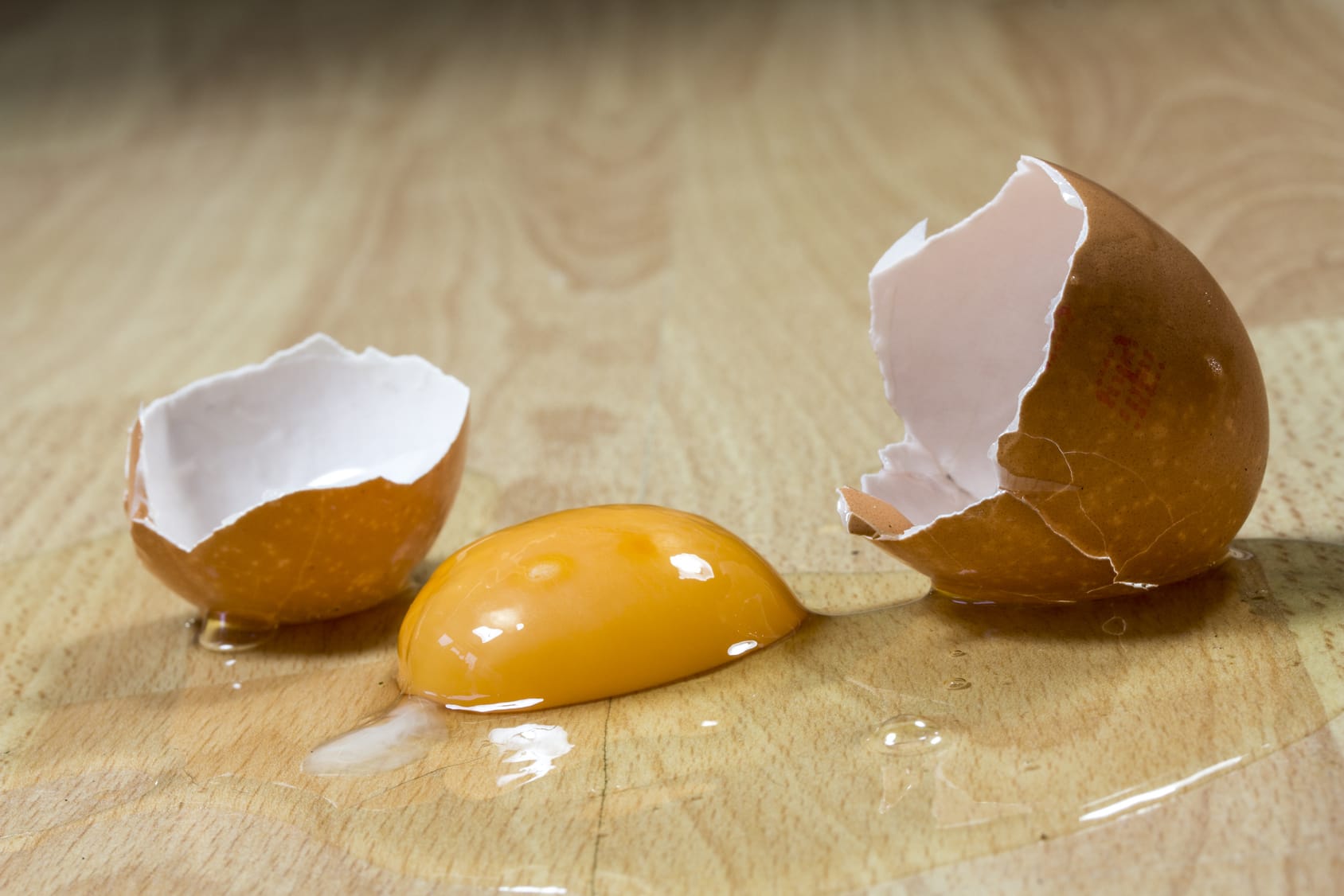 Eierflecken entfernen – 7 Tipps