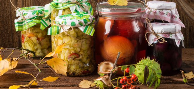 Obst einkochen: So machen Sie die Früchte länger haltbar