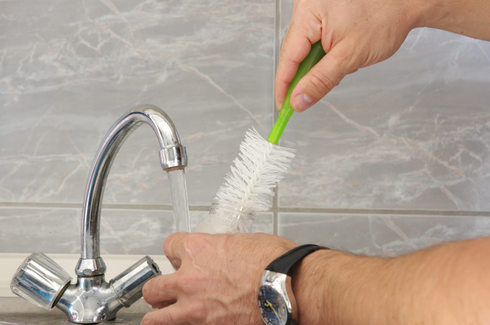 Enge Gefäße reinigen – Mit diesen Tipps klappt’s!