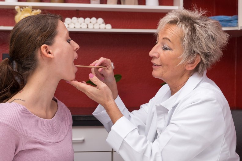 Entzündungen im Mund – 6 Hausmittel zur Bekämpfung