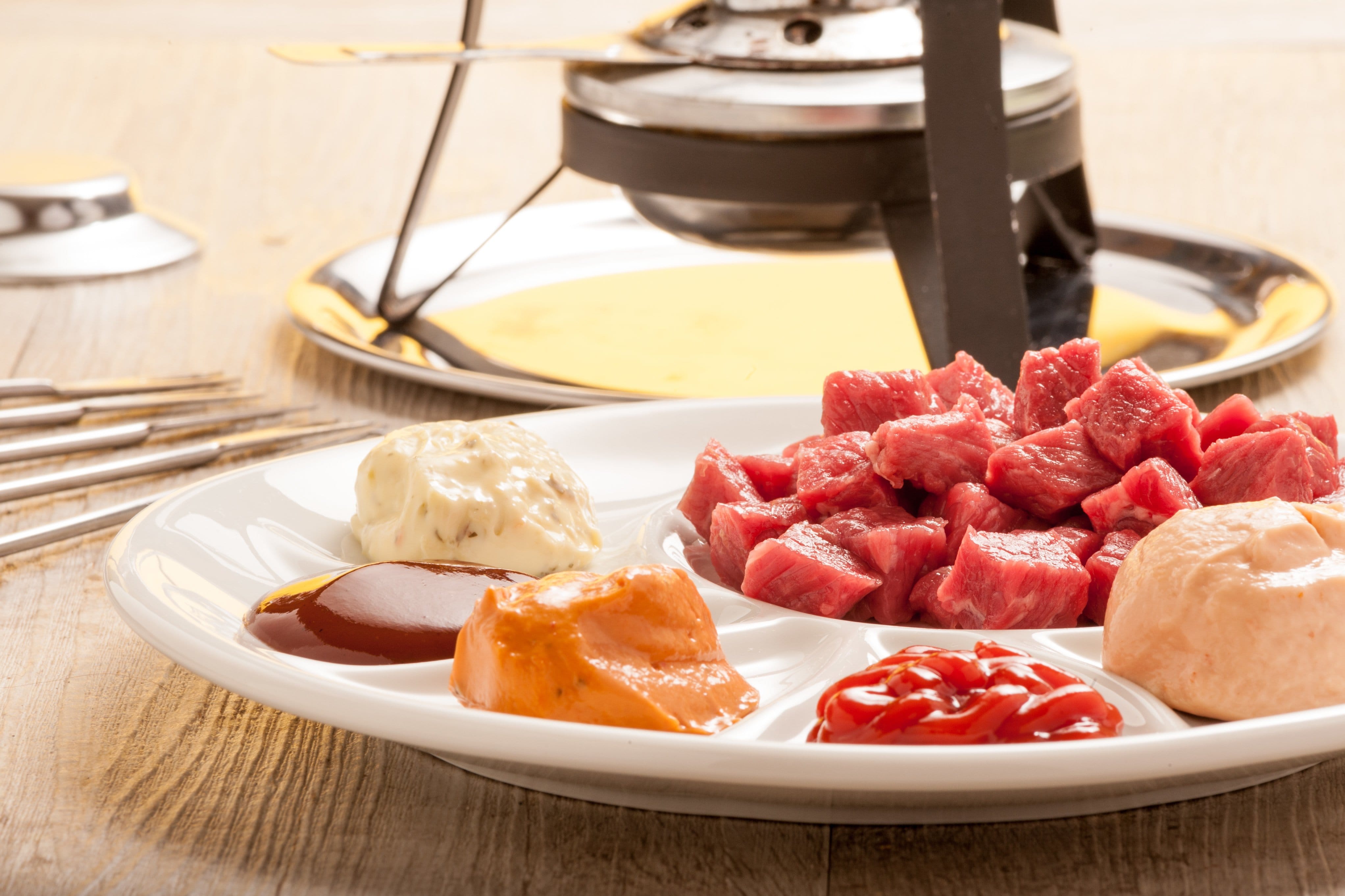 How to make meat fondue with oil