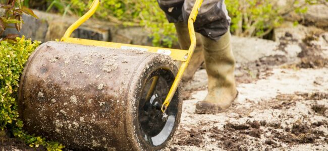 Garten begradigen: 3 Tipps zum Nivellieren von Grundstücken