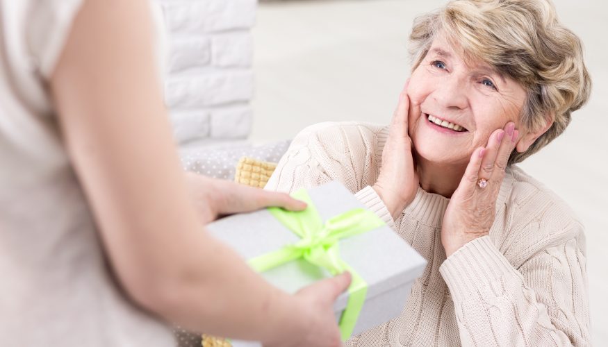 https://www.haushaltstipps.net/wp-content/uploads/geschenk-fuer-oma Geschenk für Oma – 10 Ideen