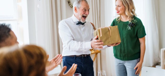 Ein Geschenk für Opa – 8 Ideen, um ihm eine Freude zu machen