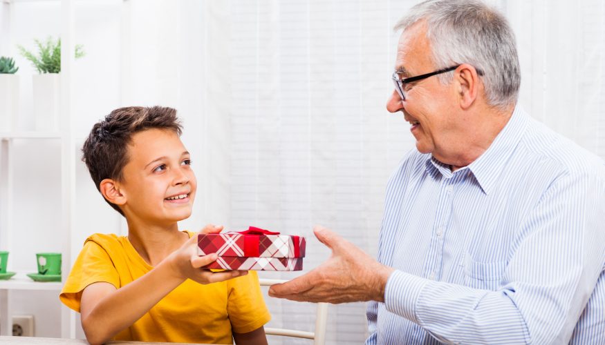https://www.haushaltstipps.net/wp-content/uploads/geschenk-fuer-opa Geschenk für Opa – 10 Ideen