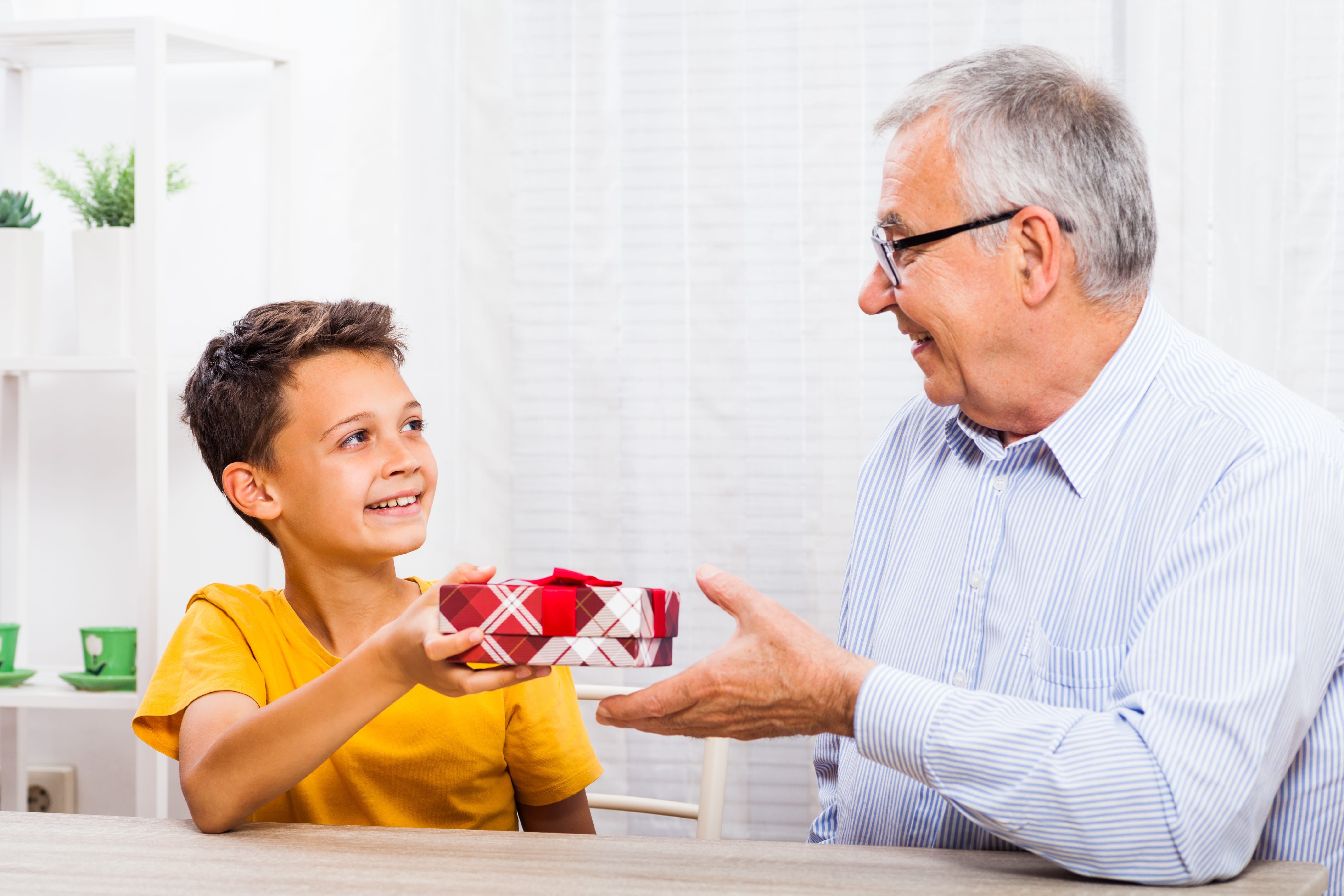 https://www.haushaltstipps.net/wp-content/uploads/geschenk-fuer-opa Geschenk für Opa – 10 Ideen