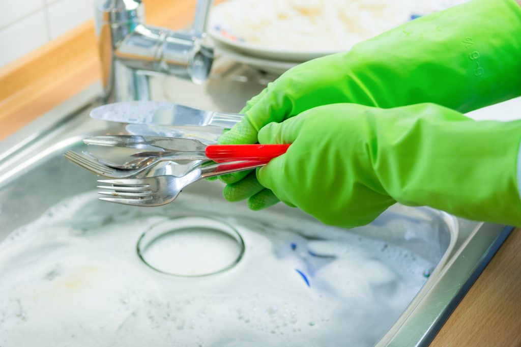Geschirr spülen Schritt für Schritt Anleitung