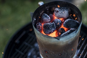 Grillen mit Anzündkamin.