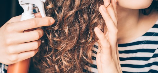 Haarspray selber machen: Tipps zu Herstellung und Haltbarkeit