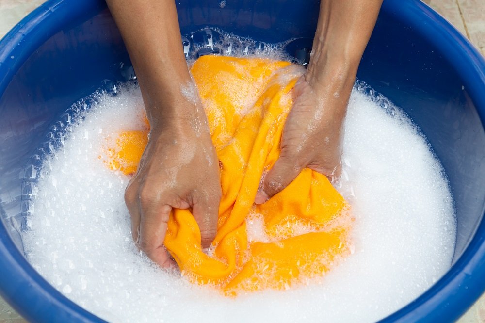 Seide waschen: Waschgang, Temperatur und Tipps