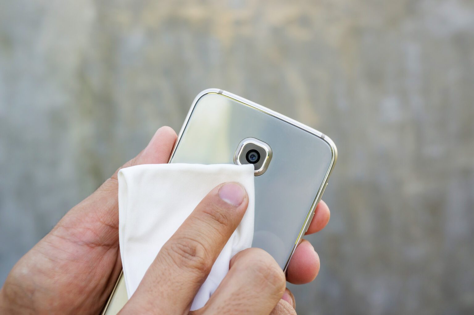 Handy reinigen 7 Tipps, um Ihr Smartphone richtig sauber zu halten