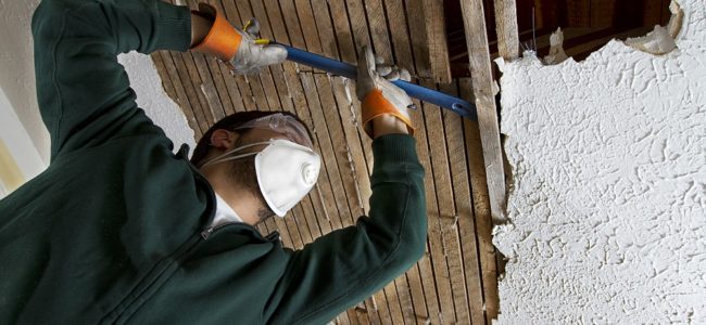 Holzdecke entfernen: Anleitung zum Selbermachen