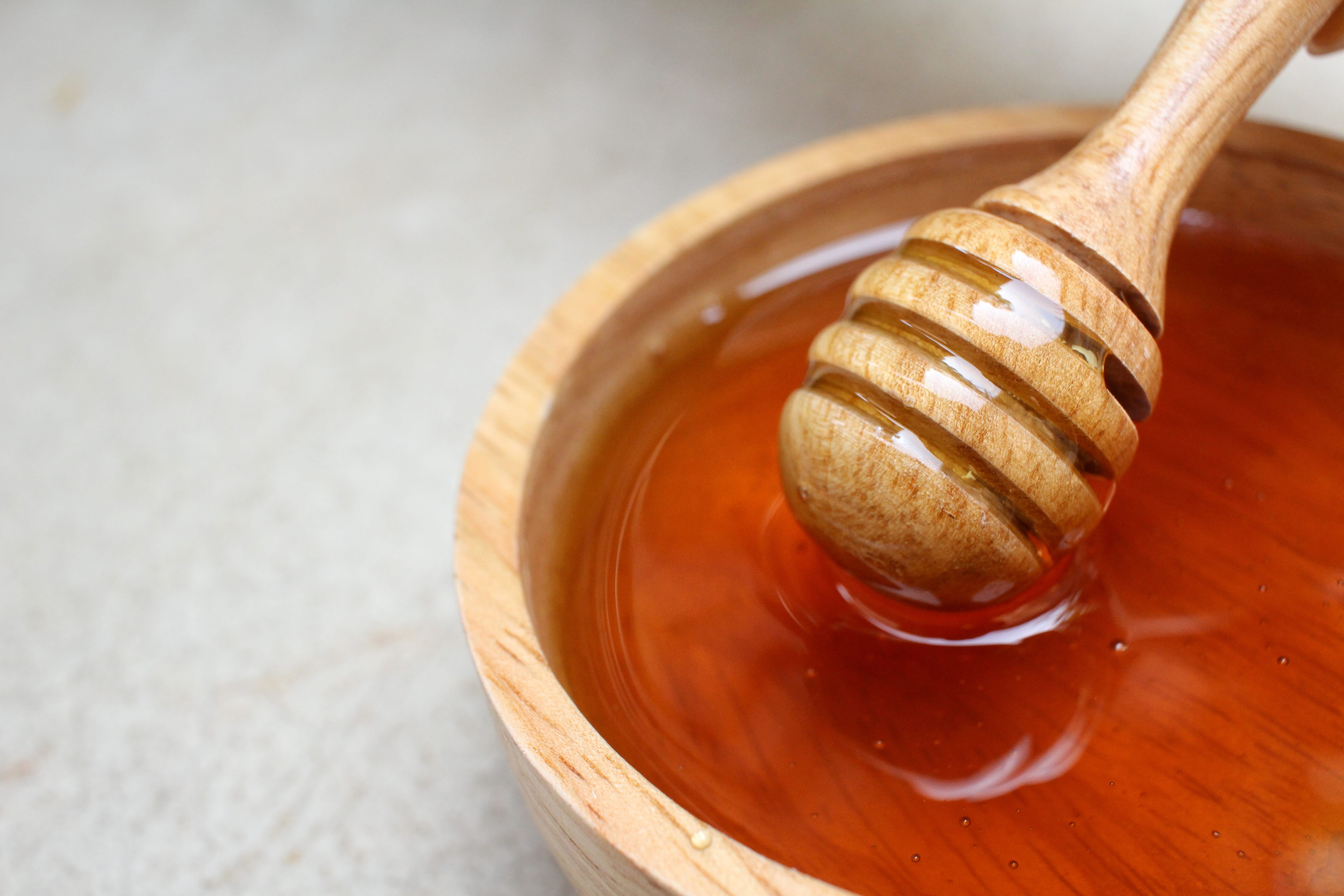 Honigflecken entfernen – Mit diesen 4 Tipps klappt’s