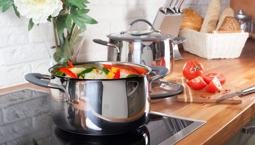 https://www.haushaltstipps.net/wp-content/uploads/kochen-mit-induktion Vorteile von Induktionskochfeldern