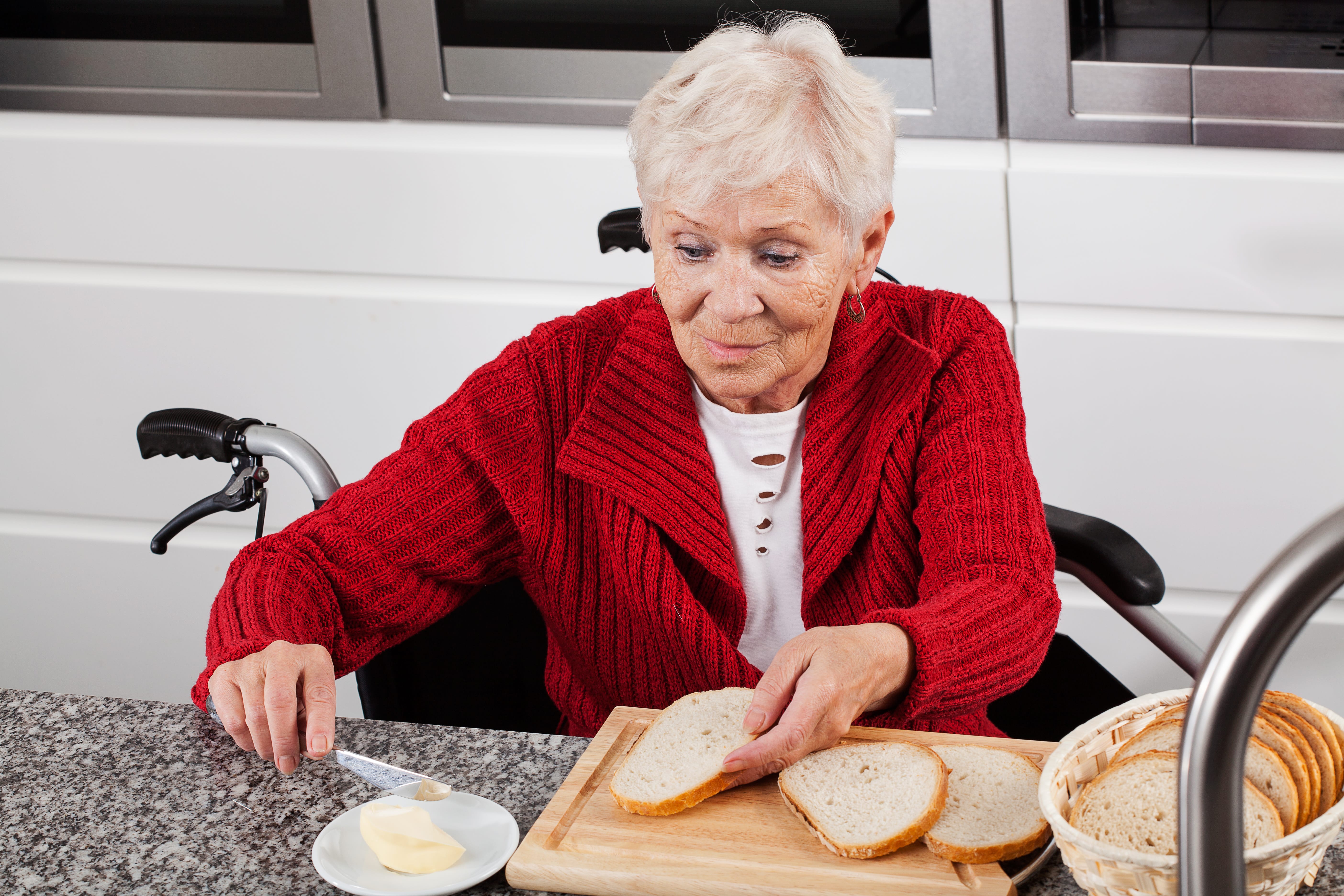 Küche seniorengerecht einrichten – 5 Tipps für barrierefreies Kochen