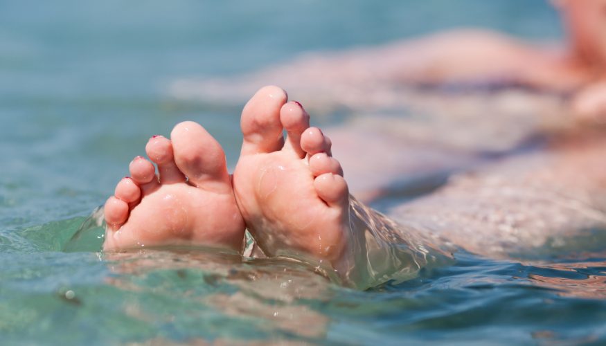 https://www.haushaltstipps.net/wp-content/uploads/meerwasser-bei-wunden Ist Meerwasser gut für Wunden?
