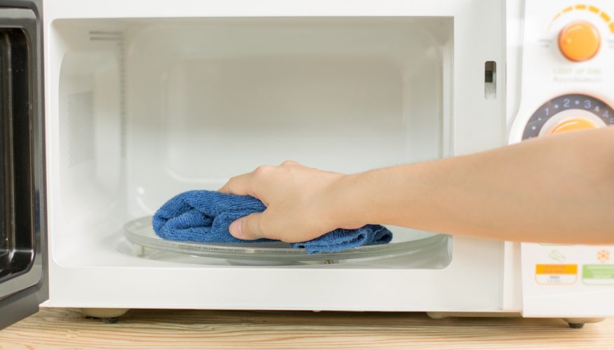 https://www.haushaltstipps.net/wp-content/uploads/mikrowelle-reinigen-so-gehts Mikrowelle reinigen – So klappt’s