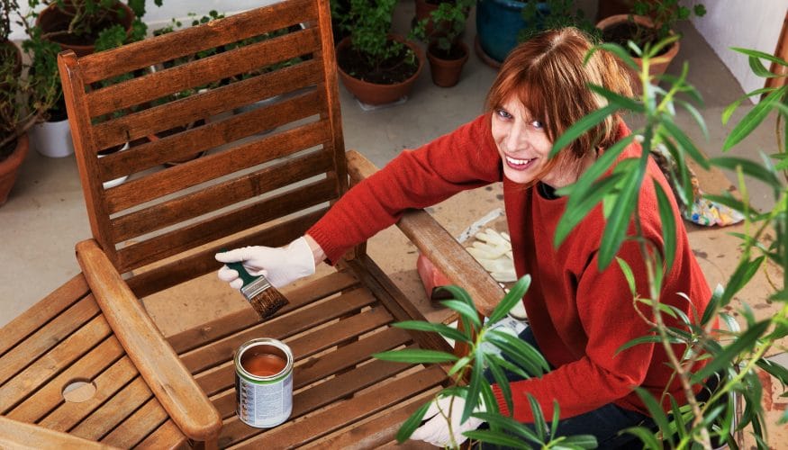 https://www.haushaltstipps.net/wp-content/uploads/moebelpflegeoel-richtig-verwenden Möbelpflegeöl für Balkon- und Gartenmöbel verwenden