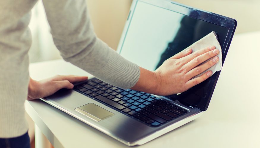 https://www.haushaltstipps.net/wp-content/uploads/monitor-und-fernseher-reinigen Monitor und Fernseher reinigen