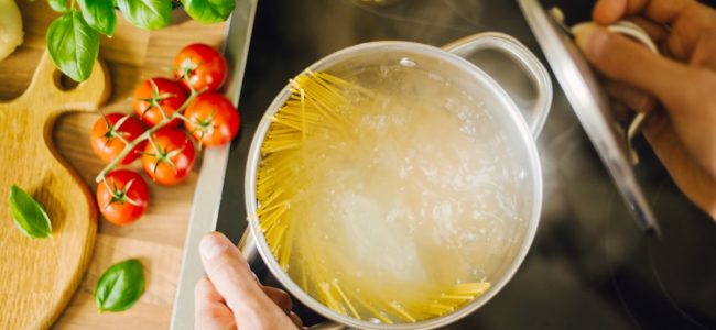 Nudelwasser als Hausmittel: So nutzen Sie das Wasser auch nach dem Kochen