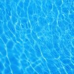 schwimmreifen im pool