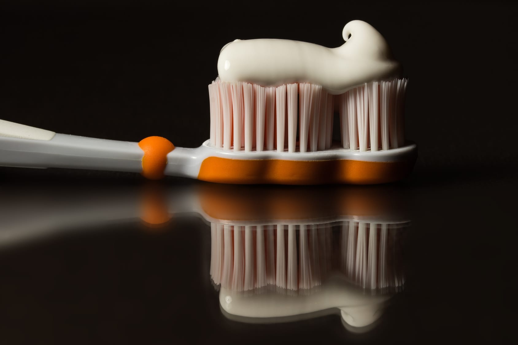 Professionelle Zahnreinigung für zu Hause – 5 Tipps für strahlend weiße Zähne