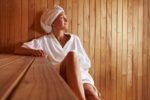 frau in sauna