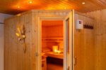 Sauna selber bauen: selbstgebaute Sauna im Innenbereich.