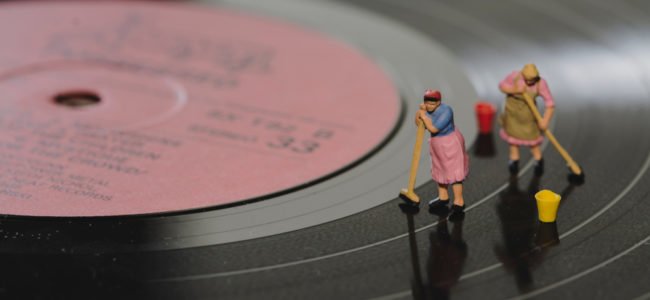 Schallplatten reinigen: So pflegen Sie altes Vinyl richtig