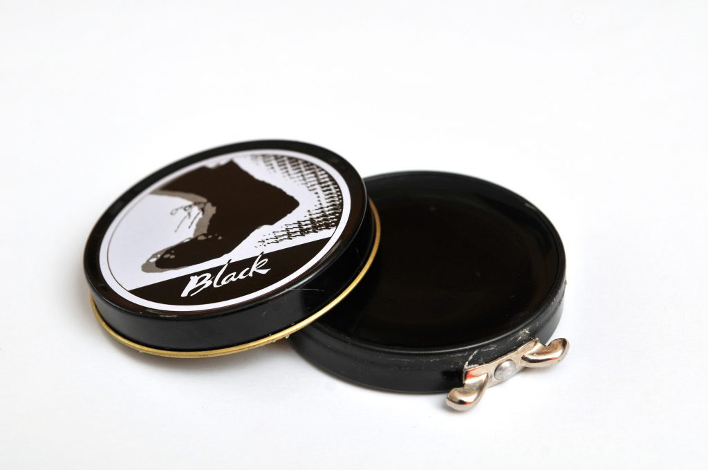 Lederhose reinigen zuverlässig Flecken und Gerüche entfernen