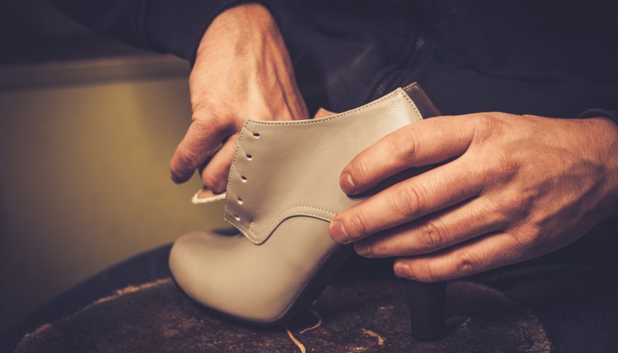 https://www.haushaltstipps.net/wp-content/uploads/schuhe-weiten Schuhe weiten – 6 Tipps gegen drückende Schuhe