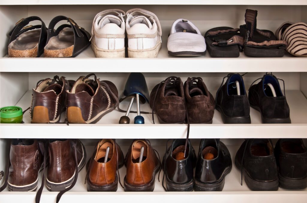 Schuhregal bauen: Anleitung für den Eyecatcher einer minimalistischen ...
