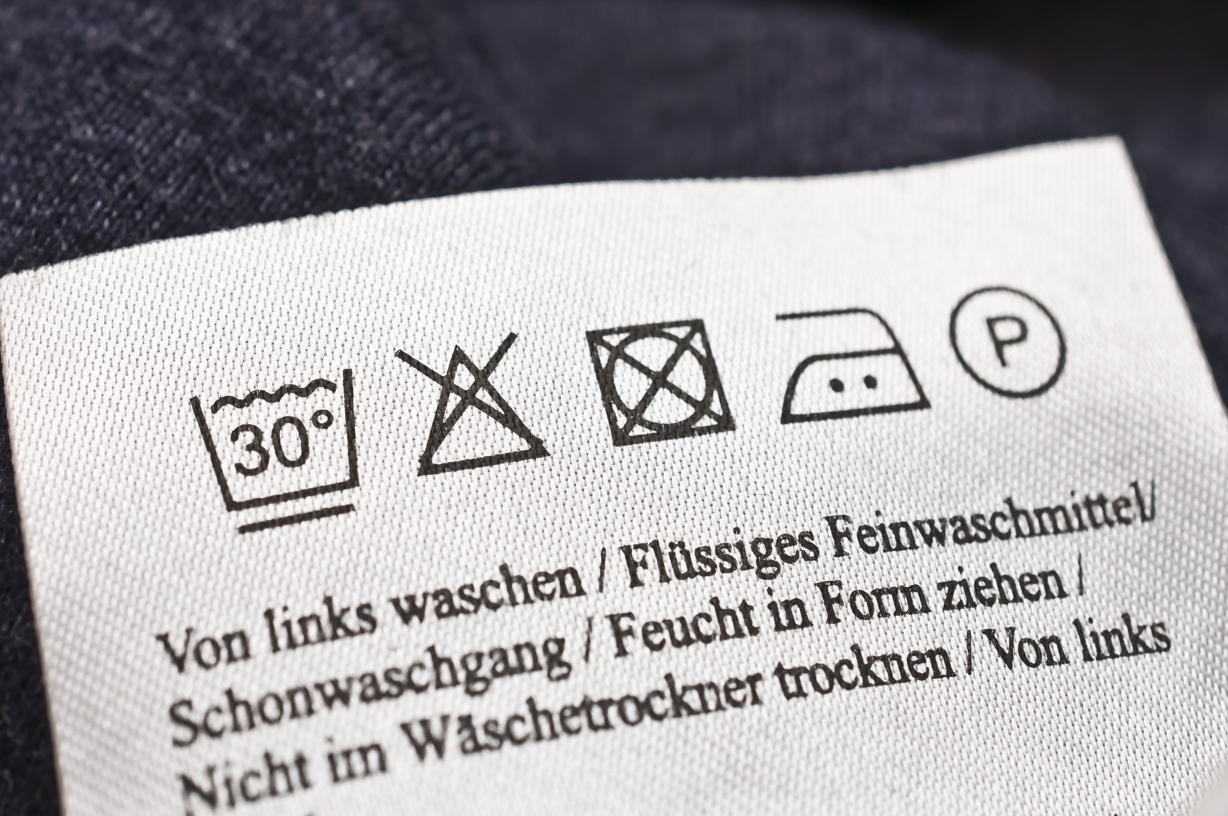 https://www.haushaltstipps.net/wp-content/uploads/schwarze-kleidung-auffrischen Schwarze Kleidung auffrischen – Unser Tipp
