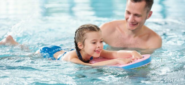 Schwimmen lernen: 10 Tipps für die Sicherheit im Wasser