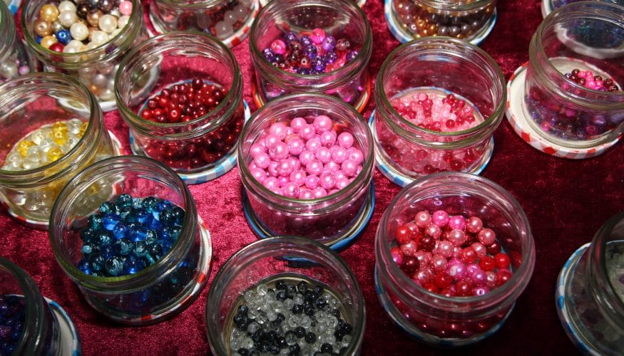 https://www.haushaltstipps.net/wp-content/uploads/statement-kette-aus-perlen-selber-machen Statement-Kette aus Perlen selber machen – DIY-Anleitung für Schmuckfans