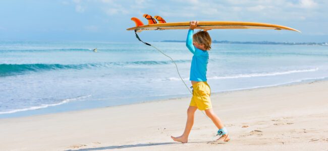 Surfen lernen: 3 Tipps für den Wassersport