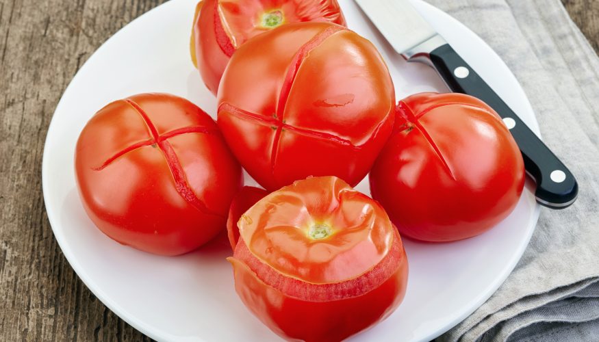 https://www.haushaltstipps.net/wp-content/uploads/tomaten-paprika-schaelen Tomaten und Paprika schälen – So geht’s