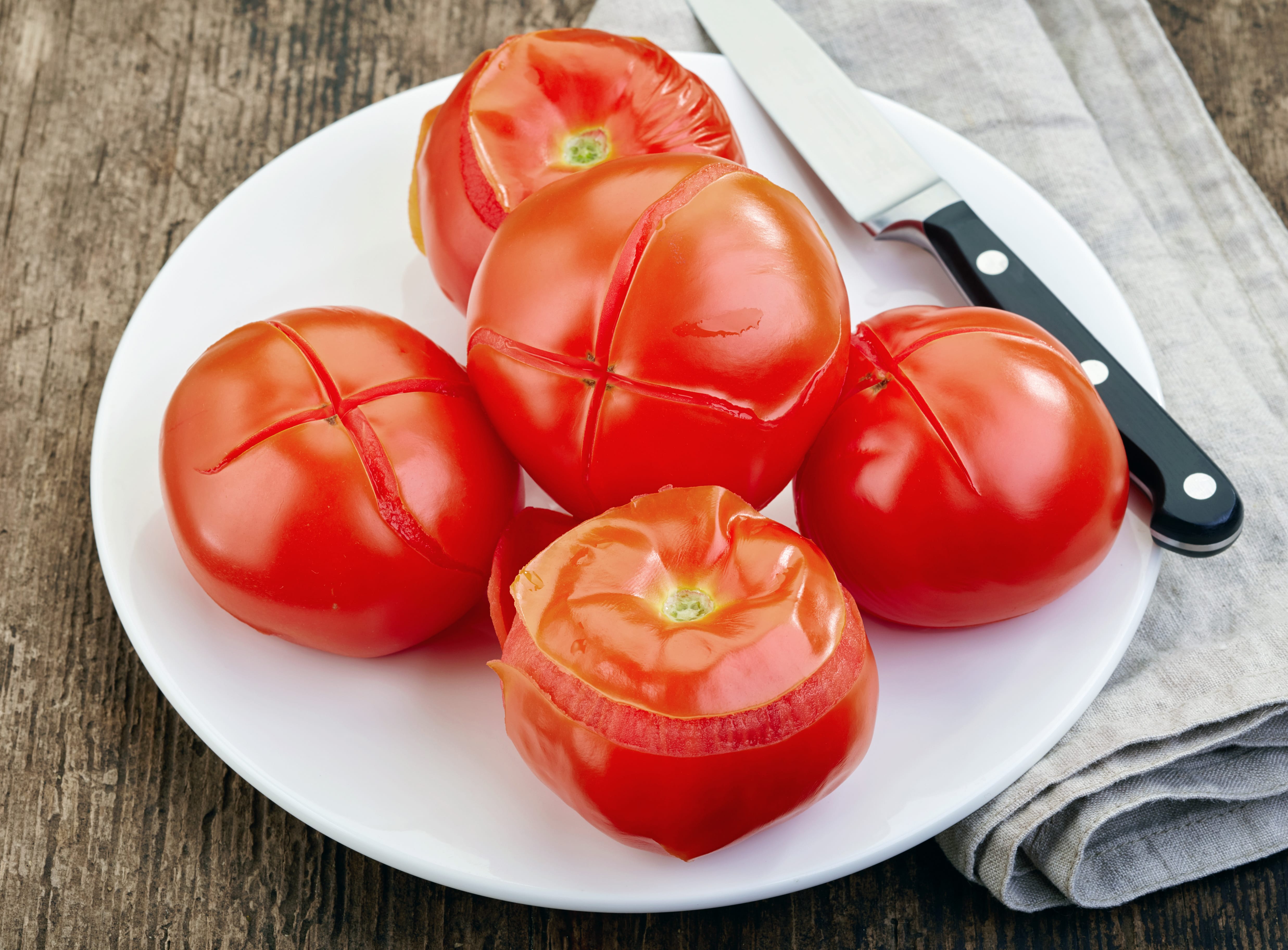 https://www.haushaltstipps.net/wp-content/uploads/tomaten-paprika-schaelen Tomaten und Paprika schälen – So geht’s