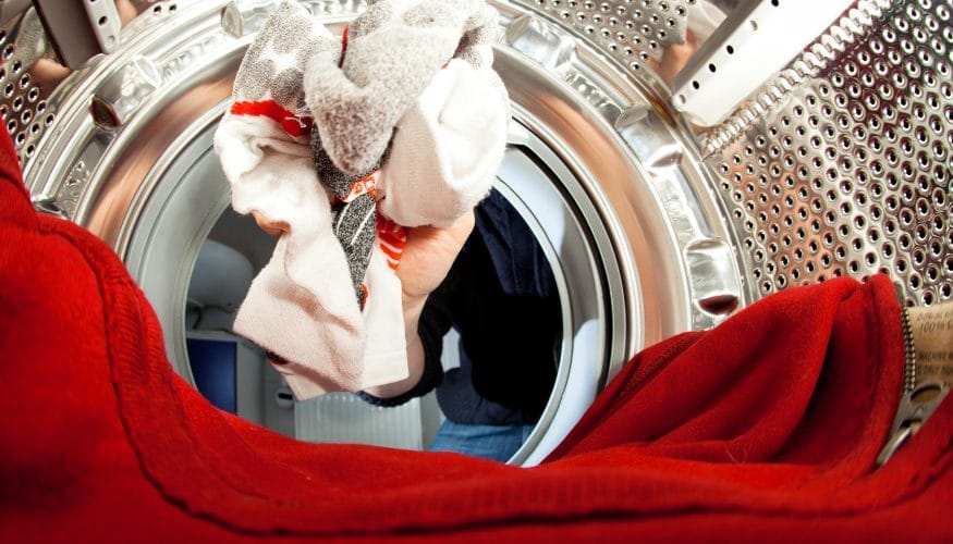 https://www.haushaltstipps.net/wp-content/uploads/verfaerbte-socken-wieder-weiss Verfärbte Socken werden wieder weiß