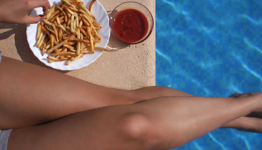 https://www.haushaltstipps.net/wp-content/uploads/voller-magen-schwimmen Mit vollem Magen nicht schwimmen gehen?