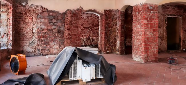 Trocknung nach dem Wasserschaden: Kosten und Dauer der Trocknungsarbeiten